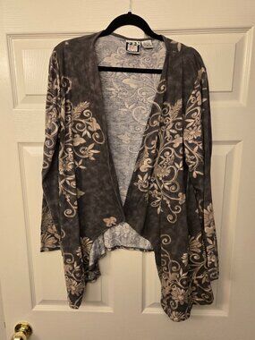 Take Two Clothing Co - Lightweight gray sweater wrap. Size XL, fits like a large